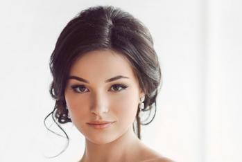 Bride with flawless makeup and glowing skin — Spray Tanning by Bari